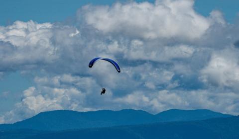 Na kole a s padákem přes Střední Ameriku